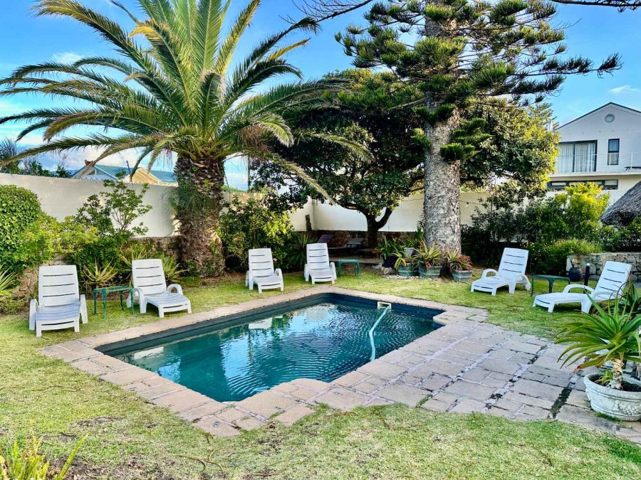 7 Bedroom Property for Sale in Westcliff Western Cape